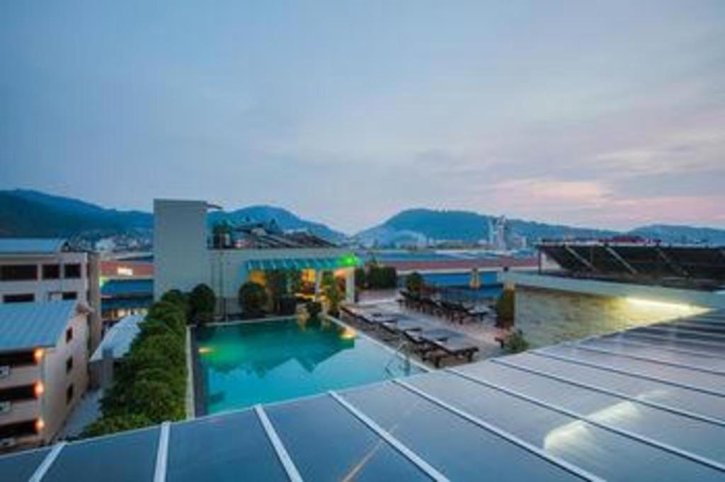 Azure Bangla Phuket Hotel Patong Exterior foto