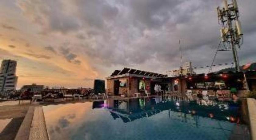 Azure Bangla Phuket Hotel Patong Exterior foto