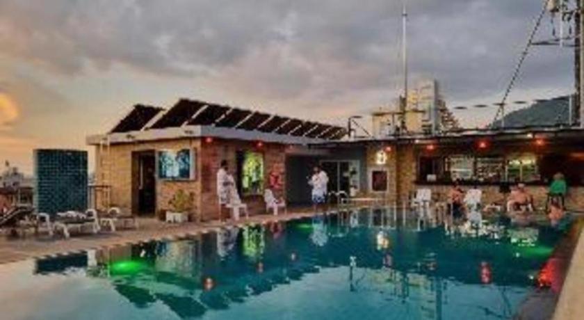 Azure Bangla Phuket Hotel Patong Exterior foto